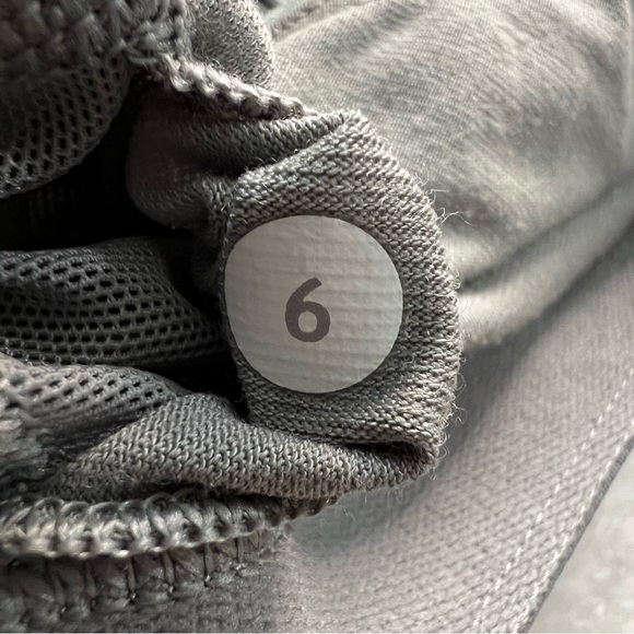 Sold- LULULEMON Top Speed Fleur Silver Spoon Sports Bra - Picture 8 of 8